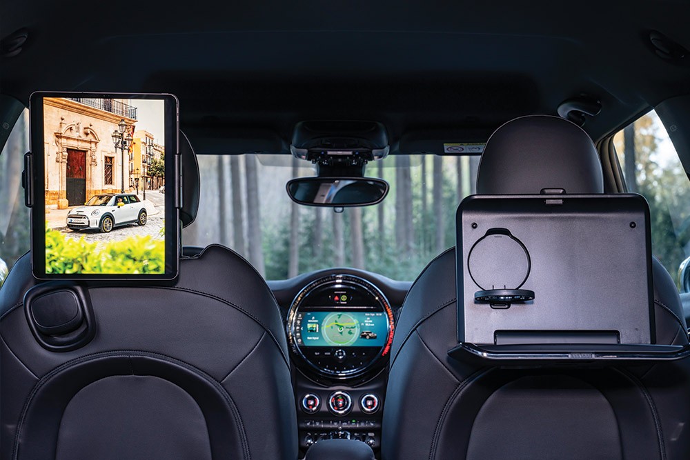 : новий MINI Electric з оригінальними аксесуарами MINI.